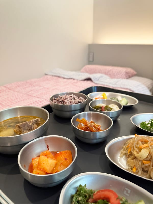 입원 식사 식판 — 국, 나물, 반찬